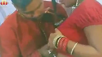 Busty Saree Aunty Flashing Her Huge Natural Boobs In Public