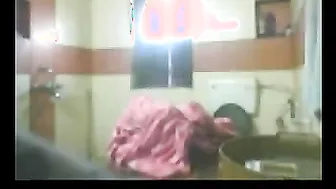 Married Aunty Bathing Caught On Hidden Camera Showing Curves