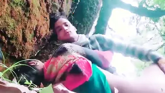 Risky Outdoor Quickie With Horny Aunty Behind The Old Temple