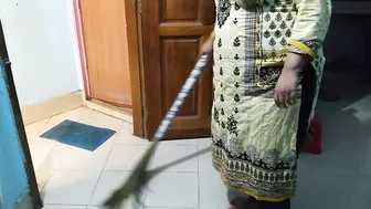 Tamil Neighbor Aunty Getting Fucked While Cleaning His House