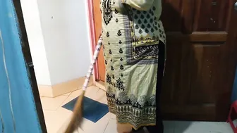 Tamil Neighbor Aunty Getting Fucked While Cleaning His House