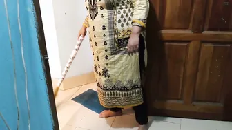 Tamil Neighbor Aunty Getting Fucked While Cleaning His House