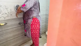 Horny Aunty Pulling Me Into The Bathroom For A Quick Fuck Session