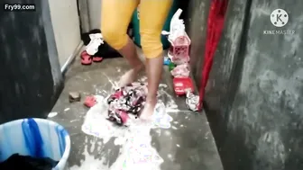 Busty Married Aunty Teasing While Washing Showing Hanging Tits
