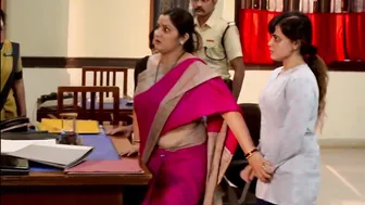 Sexy Aunty Accidentally Slipping Her Clothes Showing Bare Skin