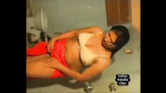 Telugu Aunty Having Secret Affair With Oldman In Bathroom