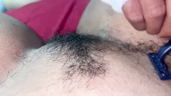 Tamil Aunty Shaving Her Pussy And Armpits In Private Bathroom
