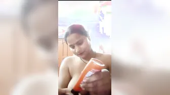 Busty Desi Aunty Exposing Her Huge Melons For The Camera Today