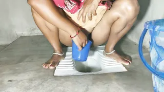 Catching Married Aunty Pissing Revealing Her Huge Tits And Pussy
