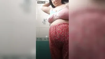 Chubby Indian Aunty Stripping And Teasing With Her Thick Body