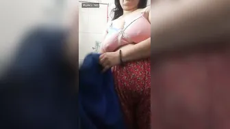 Chubby Indian Aunty Stripping And Teasing With Her Thick Body