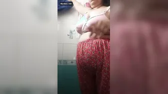 Chubby Indian Aunty Stripping And Teasing With Her Thick Body