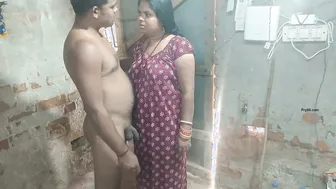 Stripping Neighbor Aunty Naked And Fucking Her Raw In Bedroom