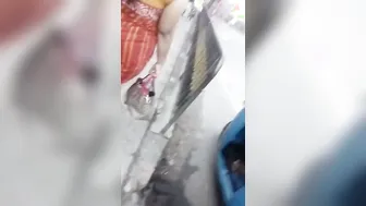Aunty Shaking Her Thick Ass In Saree Before Getting Fucked