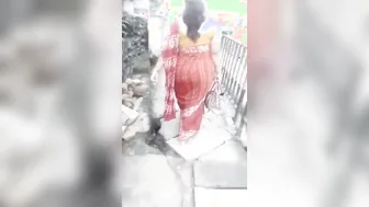 Aunty Shaking Her Thick Ass In Saree Before Getting Fucked