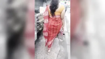 Aunty Shaking Her Thick Ass In Saree Before Getting Fucked