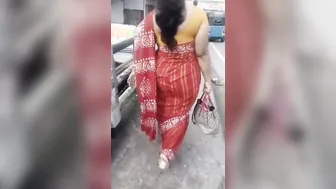 Aunty Shaking Her Thick Ass In Saree Before Getting Fucked