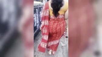 Aunty Shaking Her Thick Ass In Saree Before Getting Fucked