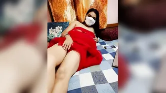 Desi Aunty Exposing Her Massive Tits Seductively In Bedroom