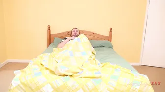 Mature Indian Milf Making Her Surprise Guest Feel Very Welcome