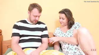 Mature Indian Milf Making Her Surprise Guest Feel Very Welcome