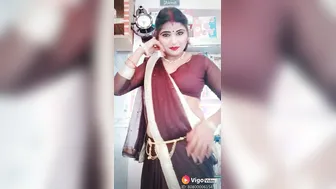 Naughty Aunty Showing Off Her Curves In Bedroom Mirror Selfie
