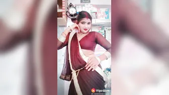 Naughty Aunty Showing Off Her Curves In Bedroom Mirror Selfie