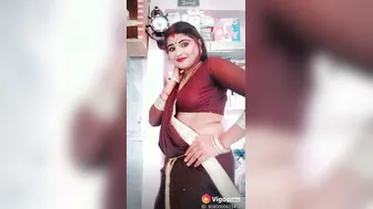 Naughty Aunty Showing Off Her Curves In Bedroom Mirror Selfie