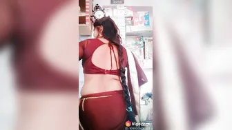Naughty Aunty Showing Off Her Curves In Bedroom Mirror Selfie