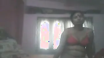 Tamil Aunty Slowly Removing Saree Showing Off Her Naked Body