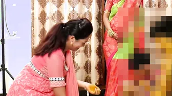 Married Aunty Cleavage Slipping Out While Cooking In Kitchen