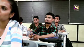 Desi Girl In Saree Teasing With Married Aunty Next To Her