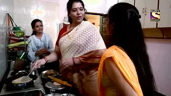 Desi Girl In Saree Teasing With Married Aunty Next To Her