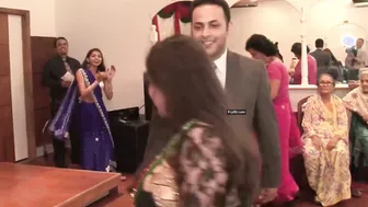 Curvy Desi Aunty Showing Off Her Sexy Belly Dancing Seductively