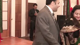 Curvy Desi Aunty Showing Off Her Sexy Belly Dancing Seductively