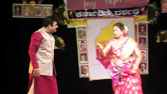 Curvy Kannada Aunty Exposing Her Belly And Navel