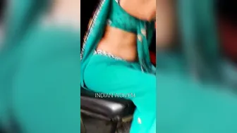 Aunty Teasing Everyone Flashing Her Sexy Navel On Crowded Bus