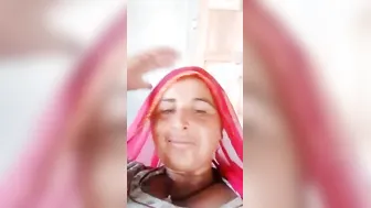 Mature Aunty Spreading Wide Showing Everything She Has For Me