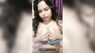 Busty Aunty Stripping Bare In Private Video Call Showing All