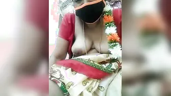 Horny Indian Aunty Stripping On Webcam Showing Off