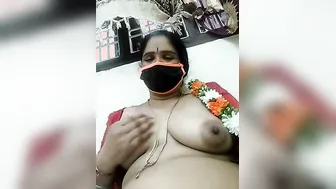 Horny Indian Aunty Stripping On Webcam Showing Off