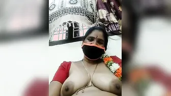 Horny Indian Aunty Stripping On Webcam Showing Off
