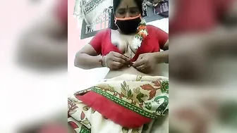 Horny Indian Aunty Stripping On Webcam Showing Off