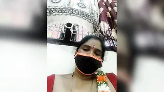 Horny Indian Aunty Stripping On Webcam Showing Off