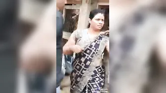 Desi Milf Flashing Her Bare Navel In Crowded Market Teasing Men