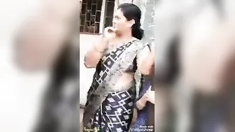Desi Milf Flashing Her Bare Navel In Crowded Market Teasing Men