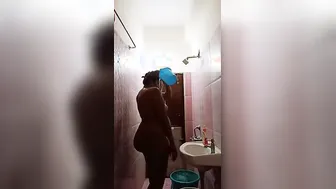 Curvy Slut Caught Bathing On Hidden Camera Gets Wet