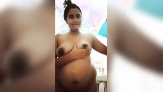 Curvy Slut Caught Bathing On Hidden Camera Gets Wet