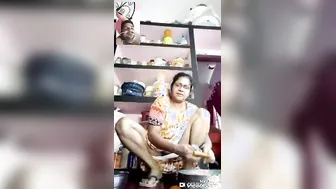 Mature Woman Showing Off Her Dripping Wet Pussy Live