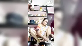 Mature Woman Showing Off Her Dripping Wet Pussy Live